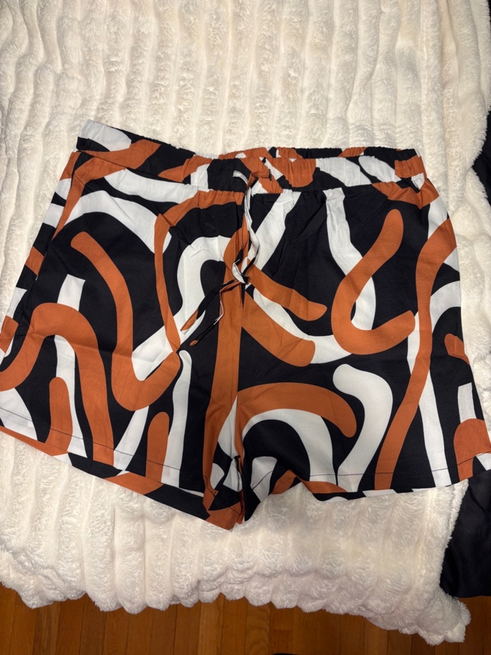 Wavy Print Women's Drawstring Shorts - Black, White & Rust